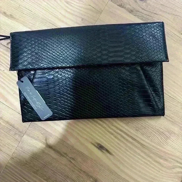 NWT!! Glitzy Girlz Black Leather Clutch - Picture 1 of 3